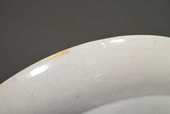 Chinesischer Porzellan Teller mit reicher polychromer Emaillemalerei "Kraniche und Singvögel" sowie Goldrand, Kanton 19.Jh., Ø 24,5cm, partiell berieben - фото 5