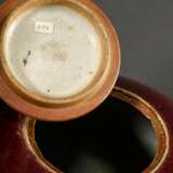 Großer Ingwer Deckeltopf mit Sang de Boeuf Glasur, wohl Qianlong Periode, China um 1750, H. 23,3cm, kleine Ausbrüche am Standring und innen am Hals - фото 3