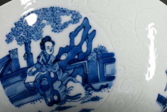 Große Kumme mit Blaumalerei Medaillons auf Anhua Fond, am Boden Kangxi 6-Zeichenmarke, H. 10,3cm, Ø 21cm - Foto 7
