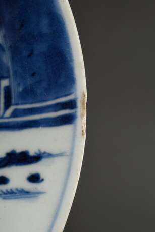 2 Diverse Arita Teller mit Blaumalerei Szenen "Weise Männer", 1x mit punktiertem Zeichen im Spiegel, Japan 17./18.Jh., Ø 15,5/20cm, etw. def. - photo 8