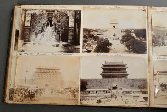 Fotoalbum zur Erinnerung an China 1906-1910 von Walther Jubisch, insgesamt 127 historische Fotografien chinesischer Motive u.a. Peking / Tientsin (Tianjin), große Mauer, Reisfelder, Lama Tempel, Pagoden im Sommerpalast, … - фото 23