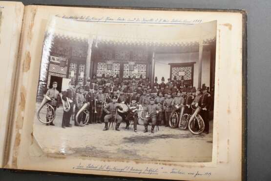 Fotoalbum zur Erinnerung an China 1906-1910 von Walther Jubisch, insgesamt 127 historische Fotografien chinesischer Motive u.a. Peking / Tientsin (Tianjin), große Mauer, Reisfelder, Lama Tempel, Pagoden im Sommerpalast, … - Foto 26