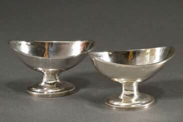 Paar schlichte Salieren in Schiffchenform auf ovalem Fuß, MZ: Samuel Deakin &amp; Co, Sheffield 1834, Silber 925, 168g, 6,3x10,4x6cm, Gebrauchsspuren