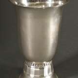 Dänischer Art Deco Fußbecher mit martellierter Wandung und abstrahierter Blatt- und Perlbordüre, Silber, 239g, H. 19cm, Ø 12,3cm - photo 1