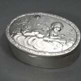 Ovale Dose mit reliefiertem Deckel "Amor auf Wolke", MZ: B. Muller & Son, London 1897, Silber 925, 94g, 2,5x9x6,5cm, leichte Gebrauchsspuren - photo 1