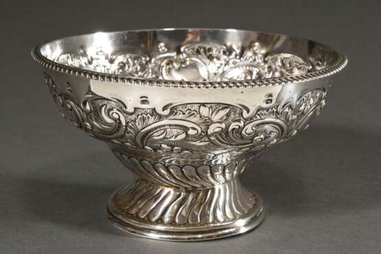 Punchbowl mit reichem getriebenem Dekor "Blumenranken und geschweifte Züge", MZ: GW, Sheffield, Silber 925, 266g, H. 9,5cm, Ø 16,5cm, Druckstelle - photo 1