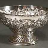 Punchbowl mit reichem getriebenem Dekor "Blumenranken und geschweifte Züge", MZ: GW, Sheffield, Silber 925, 266g, H. 9,5cm, Ø 16,5cm, Druckstelle - photo 1