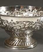 Argenterie. Punchbowl mit reichem getriebenem Dekor &quot;Blumenranken und geschweifte Züge&quot;, MZ: GW, Sheffield, Silber 925, 266g, H. 9,5cm, Ø 16,5cm, Druckstelle