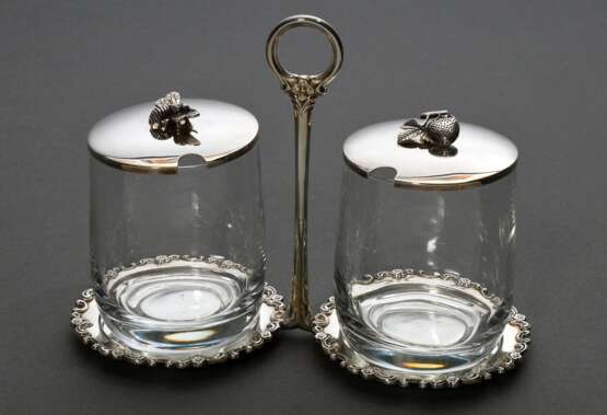 Marmeladen und Honig Set auf kleinem Tablett und 2 Gläsern mit plastischen Knäufen "Biene" und "Erdbeere" auf den Deckeln sowie mittigem Griff, Silber 800, 194g (ohne Glas), H.14,3/19,8cm, Ø 7cm - фото 1