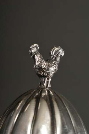 2 Eierwärmer mit plastischem "Huhn" Knauf und gerilltem Korpus, Silber 925, 155g, H. 12,4cm - Foto 3