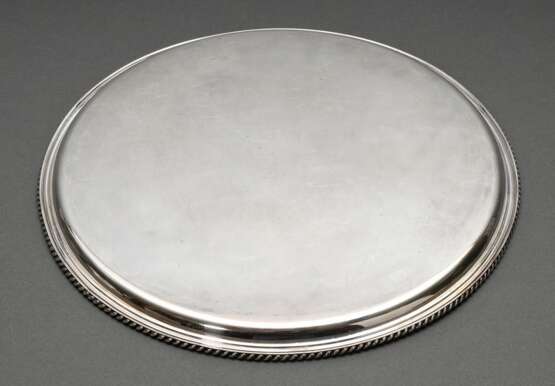 Rundes Tablett mit Kordelrand, Silber 835, 717g, Ø 33cm, leichte Kratzer - photo 2