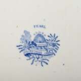 3 Diverse Teile halbrunde Weichporzellan Cabaret Deckelschalen mit hellblauem Umdruckdekor "Pearl", Florentine China, England 19.Jh., 33,5x21,5/33,5x19,5cm, Gebrauchsspuren, 1 best. - фото 8