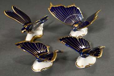4 Porzellan Tischdekorationen &quot;Schmetterlinge und Libelle&quot; in kobaltblau-gold Bemalung, Rudolf Kämmerer Keramische Manufaktur, Volkstedt um 1950, H. 3,6-5,8cm, 1 rest.