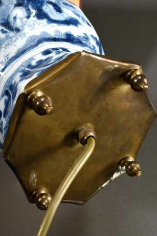 Frankfurter Fayence Vase in Kalebassenform auf oktogonalem Fuß mit Blaumalerei "Chinoiserien und Blattfriesen", Anfang 18.Jh., als Lampe montiert, H. 66cm - Foto 6