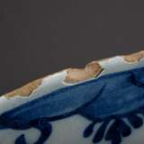 Delfter Fayence Teller mit Blaumalerei Dekor "Seeschlacht" und Bezeichnung "Z:man", Holland 18.Jh., Ø 35cm, Rand bestoßen - фото 6