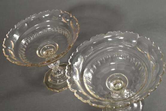 Paar Biedermeier Glas Aufsätze mit Olivenschliff Dekoration auf polygonalen Füßen, H. 23,8cm, Ø 26,8cm, min. best. - photo 2