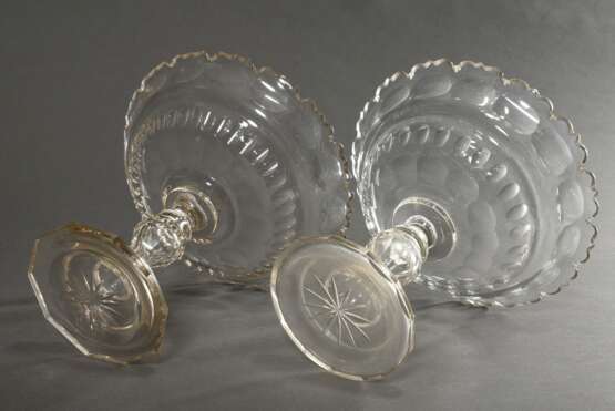 Paar Biedermeier Glas Aufsätze mit Olivenschliff Dekoration auf polygonalen Füßen, H. 23,8cm, Ø 26,8cm, min. best. - Foto 3