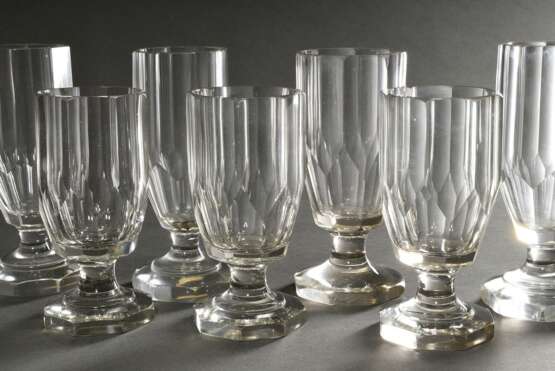 8 Diverse rustikale Gläser in verschiedenen Formen mit Facettenschliff auf oktogonalen Füßen, um 1900, H. 15-17,5cm, z.T. best. - photo 1