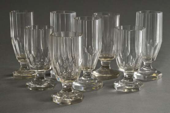 8 Diverse rustikale Gläser in verschiedenen Formen mit Facettenschliff auf oktogonalen Füßen, um 1900, H. 15-17,5cm, z.T. best. - фото 3