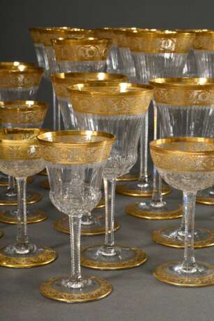30 Saint Louis Christalerie "Thistle" Gläser: 10 Rotwein (H. 20,3cm), 7 Weißwein (H. 16,5cm), 2 Sekt (H. 20cm), 4 Likör (H. 11,6cm) und 7 Sherry (H. 13cm), 3 berieben - photo 1