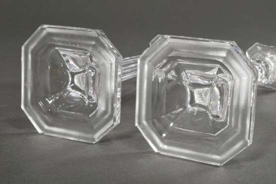 Paar Kristall Säulenleuchter auf eckigen Füßen, 20.Jh., H. 23cm - photo 3
