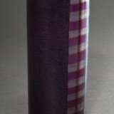 Moje-Wohlgemuth, Isgard (*1941) hohe Stangenvase, farbloses Glas mit gelösten Metallverbindungen rötlich-violett bemalt, Boden sign., H. 20,2cm - фото 3