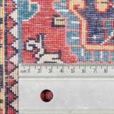 Orientteppich. PERSIEN, 20. Jahrhundert, ca. 206x130 cm. - Foto 4