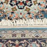 Orientteppich. IRAN, 20. Jahrhundert, ca. 306x202 cm. - Foto 3
