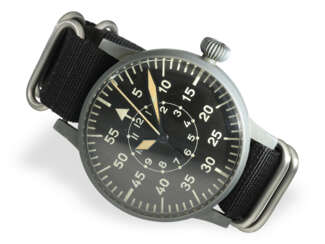 Armbanduhr: große, nahezu neuwertige Fliegeruhr aus dem Zwei…