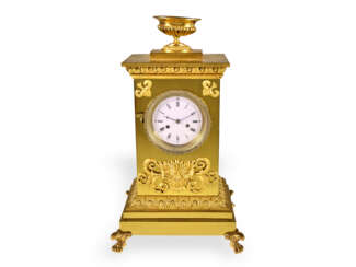 Table clock: decorative fire-gilt bronze clock around 1800, s…