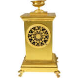 Table clock: decorative fire-gilt bronze clock around 1800, s… - photo 3