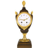 Table clock: Directoire clock in the shape of an "Urn", bronz… - photo 1