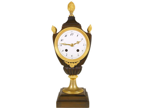 Table clock: Directoire clock in the shape of an "Urn", bronz… - фото 1