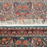 Orientteppich. IRAN, 20. Jahrhundert, ca. 90x75 cm. - photo 3