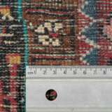 Orientteppich. HAMADAN/PERSIEN, 20. Jahrhundert, ca. 215x142 cm. - Foto 4