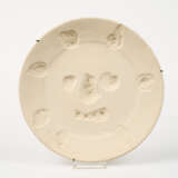 Pablo Picasso Ceramics. Face with spots - photo 1