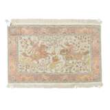 Orientteppich aus Kaschmirseide. 20. Jahrhundert, ca. 75x119 cm. - photo 2