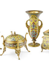 GARNITURE DE LA FIN DU XIXe SIECLE