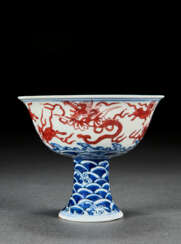 AN EXCEPTIONALLY RARE IRON-RED-DECORATED BLUE AND WHITE STEM CUP
