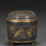 A SMALL FINELY-CAST PARCEL-GILT BRONZE CENSER - фото 1