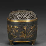 A SMALL FINELY-CAST PARCEL-GILT BRONZE CENSER - фото 3