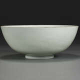AN ANHUA-DECORATED WHITE-GLAZED `FIVE DRAGONS` BOWL - photo 1