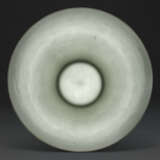 AN ANHUA-DECORATED WHITE-GLAZED `FIVE DRAGONS` BOWL - photo 3