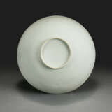 AN ANHUA-DECORATED WHITE-GLAZED `FIVE DRAGONS` BOWL - photo 4