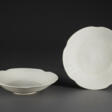 A RARE PAIR OF WHITE-GLAZED LOBED DISHES - Auktionspreise