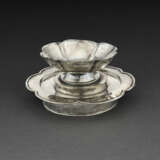 A SILVER HEXALOBED CUP AND A CUP STAND - фото 1
