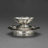 A SILVER HEXALOBED CUP AND A CUP STAND - photo 2