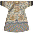 AN IMPERIAL YELLOW FUR-TRIMMED KESI TWELVE-SYMBOL &#39;DRAGON&#39; ROBE FOR AN EMPRESS, LONGPAO - Archives des enchères