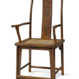 A RARE HUANGHUALI `OFFICIAL`S HAT` ARMCHAIR - photo 1