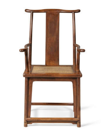 A RARE HUANGHUALI `OFFICIAL`S HAT` ARMCHAIR - photo 2